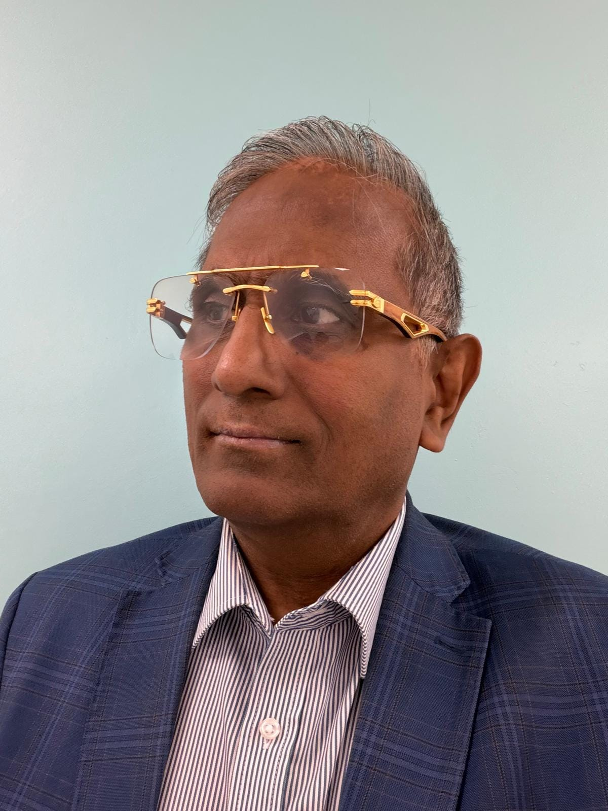 Dr. Arutselvam